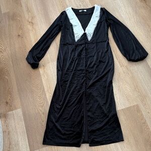 Black Long Sleeve Velvet Dress with White Lace Collar